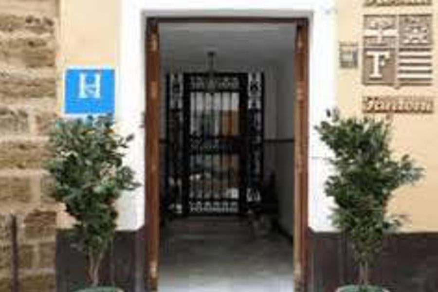 Gestión para reparaciones en habitaciones del Hostal Fantoni en Cádiz